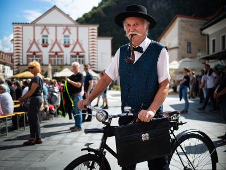 S soncem obsijan drugi festivalski dan 50. Dnevov narodnih noš in oblačilne dediščine v Kamniku (22)